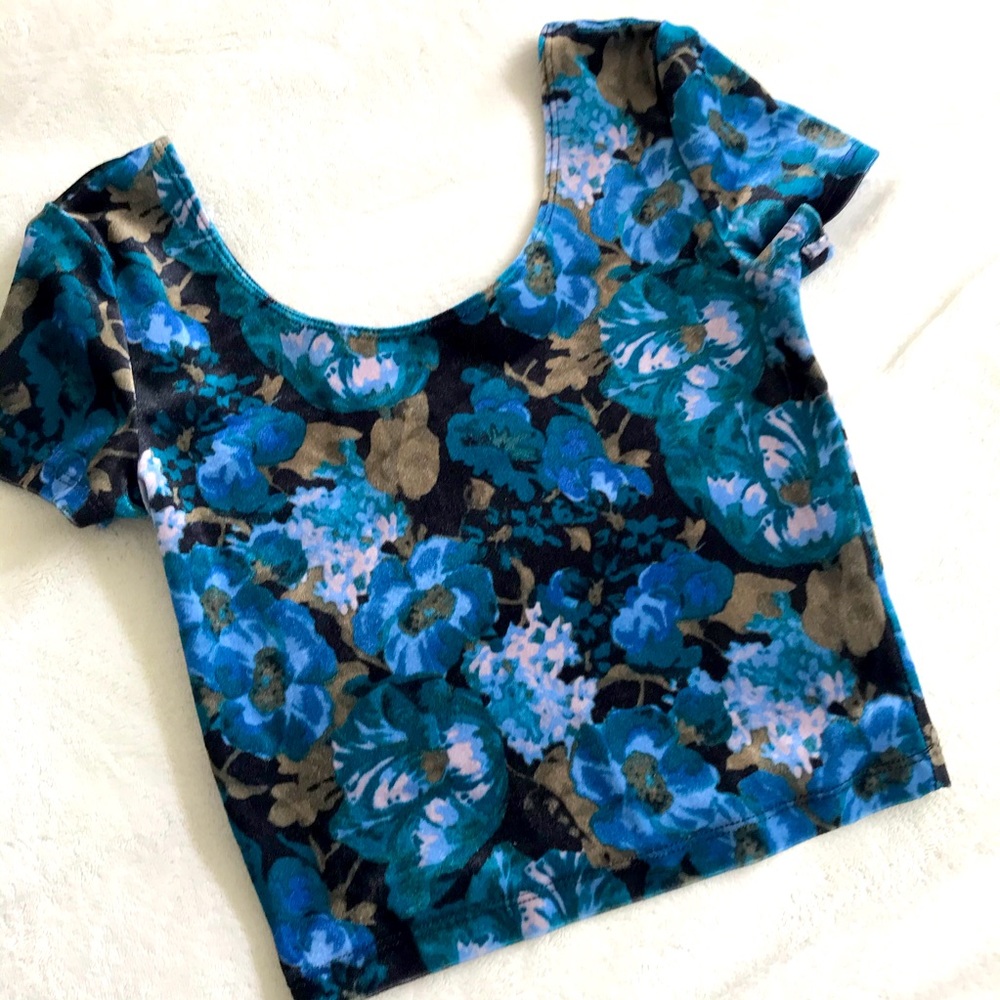 Garage crop top